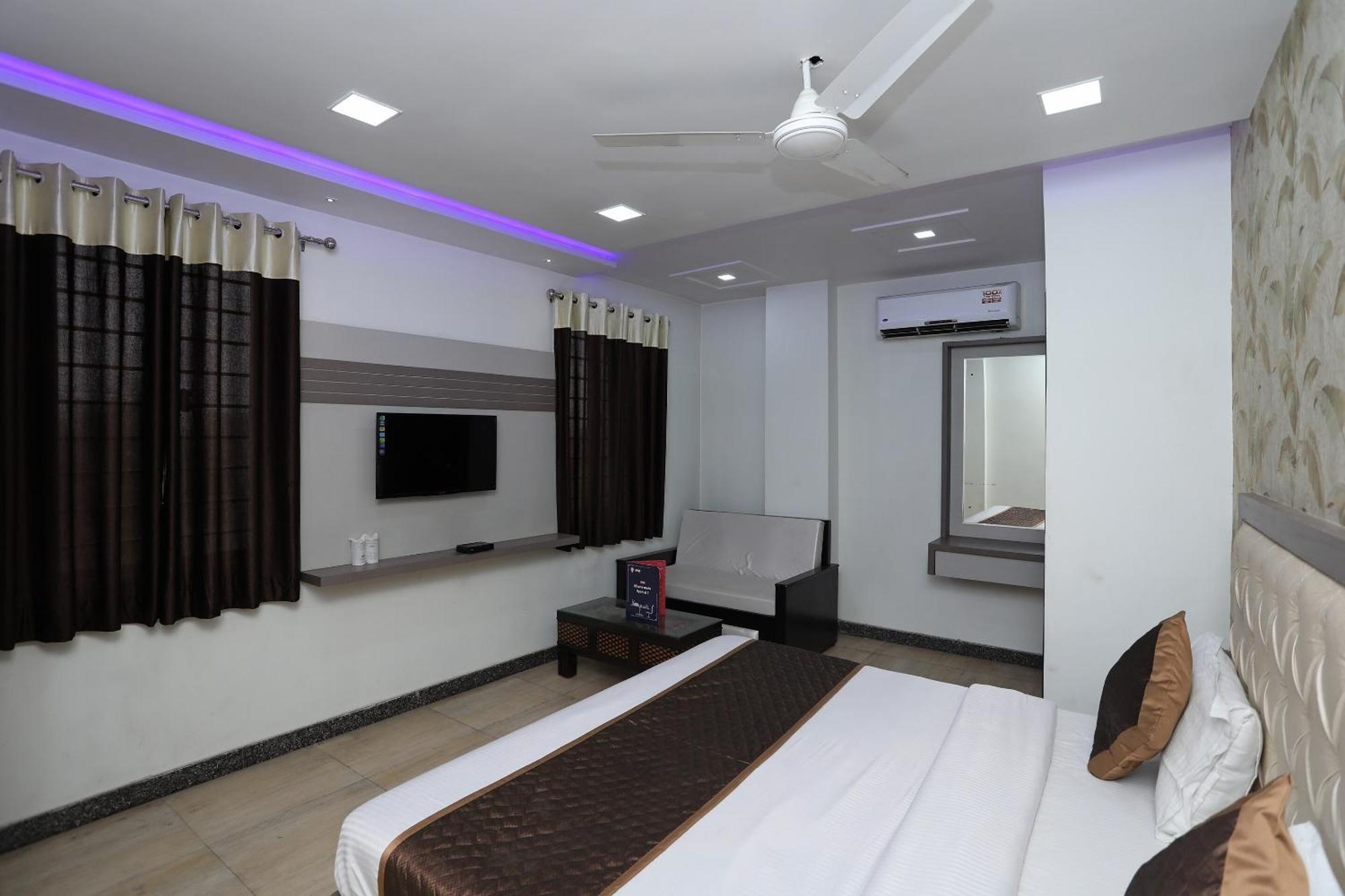 אגרה Oyo Hotel Vaishnavi Heritage Inn מראה חיצוני תמונה